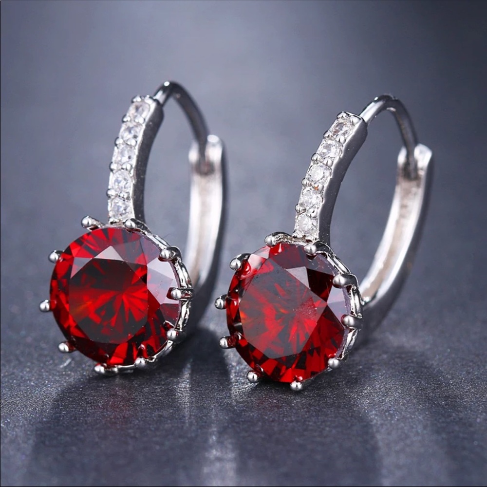 New 925 Silver Sapphire Stud Earrings - Picture 3 of 3
